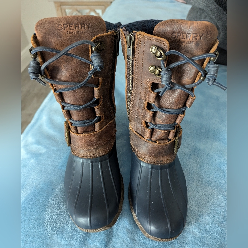 Sperry duck boots.  Tan leather and navy rubber. Size 6. Excellent!